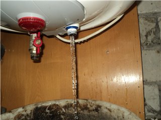 Как слить воду с водонагревателя?